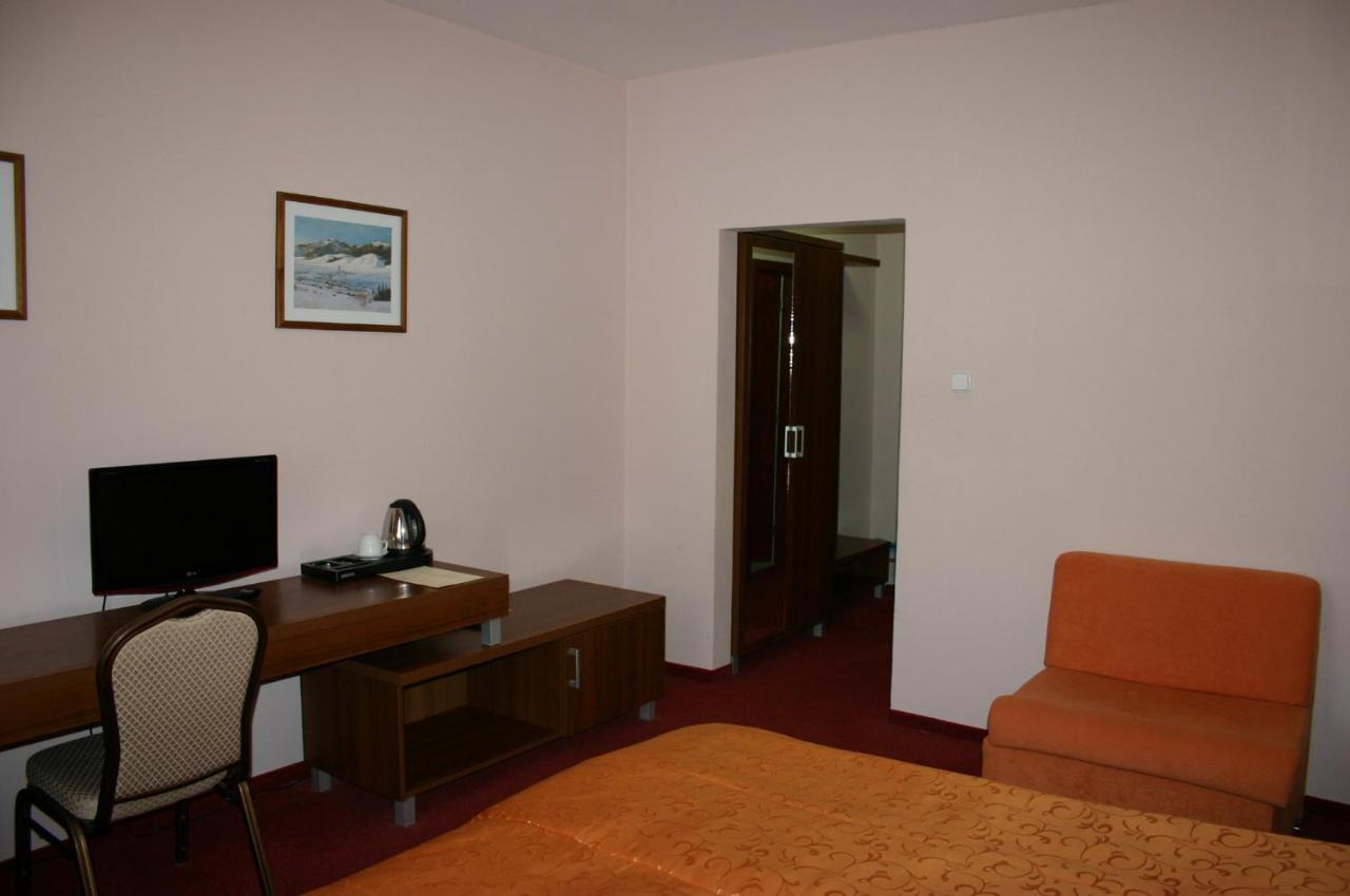 Hotel Jelen Hlohovec Quarto foto