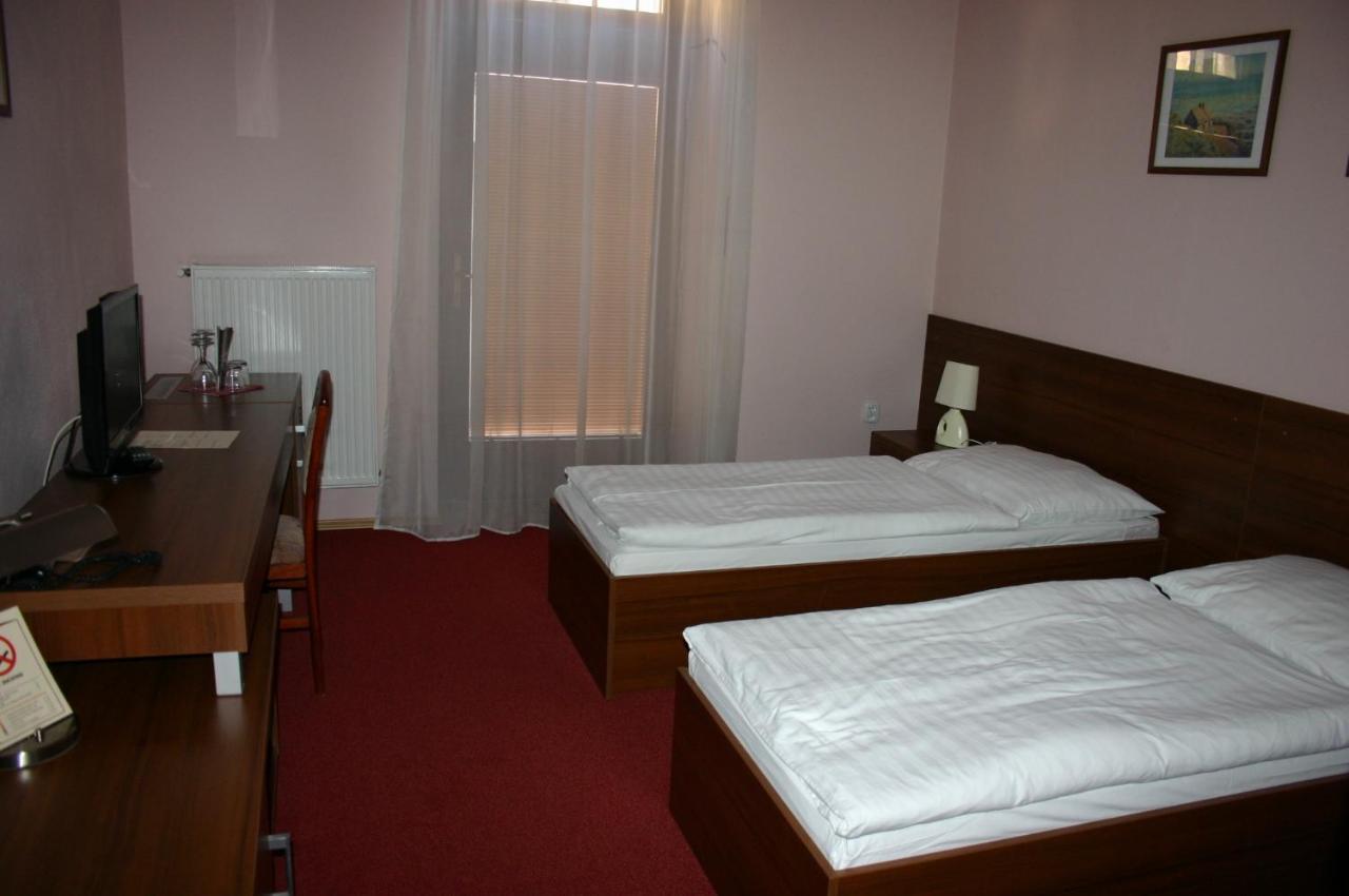 Hotel Jelen Hlohovec Quarto foto